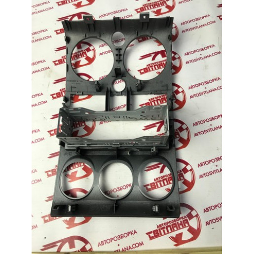 Накладка торпеди центральна Citroen Berlingo 2003-2008 9653812077